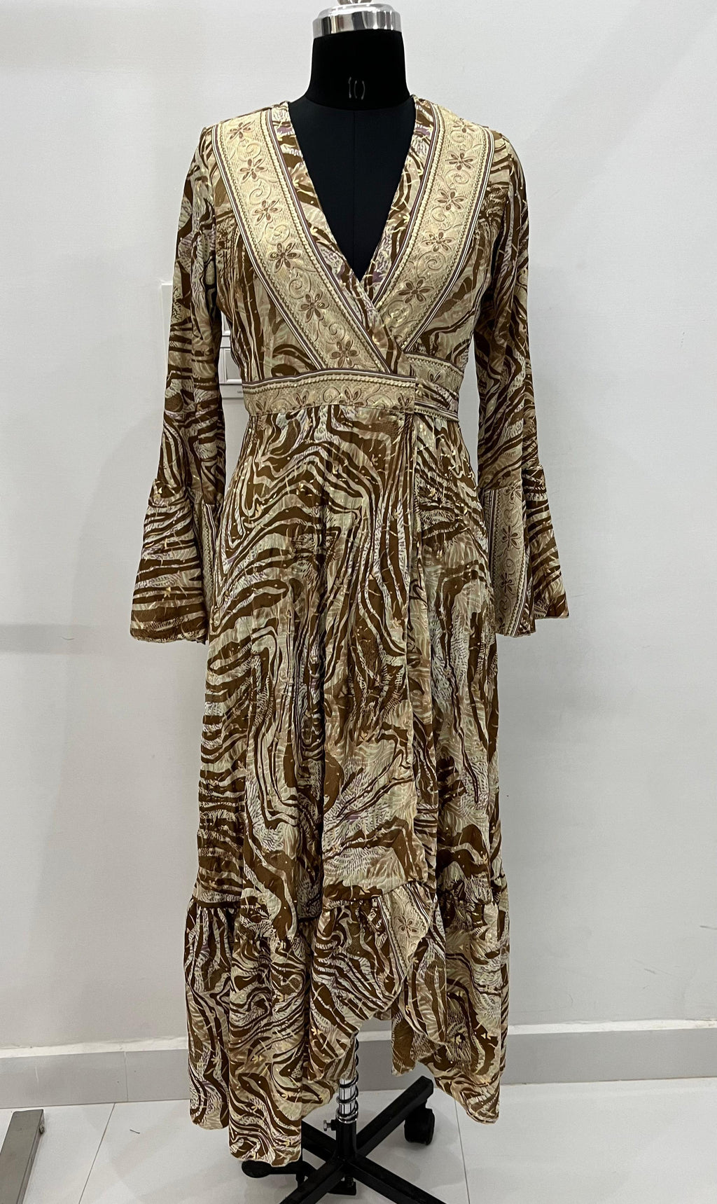  détail tissu Maxi Kimono bohème Zébra - détail imprimé zébra noir blanc - soie indienne - COACHELLI

