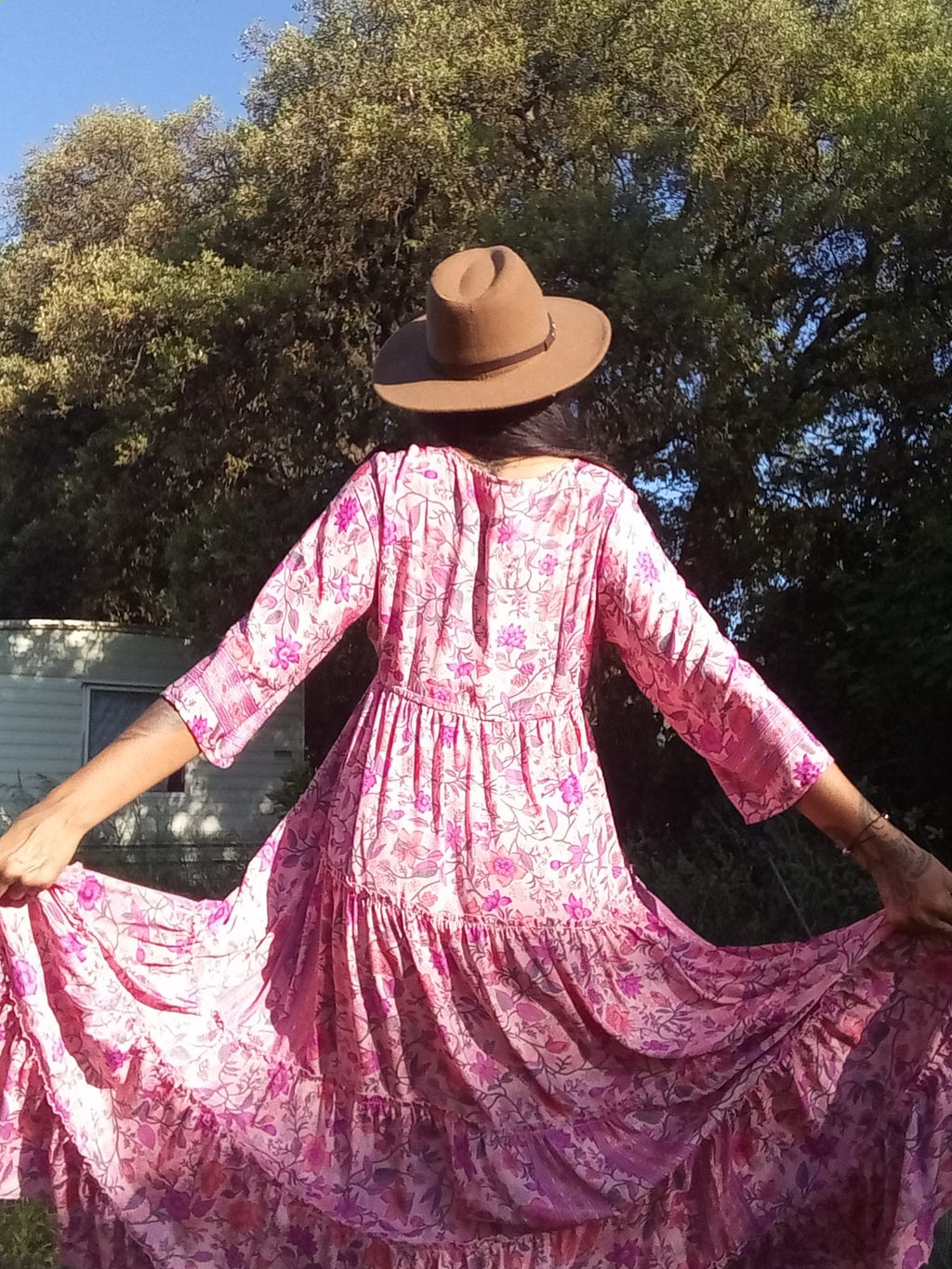 Robe bohème Iris rose - silhouette fluide et légère - COACHELLI