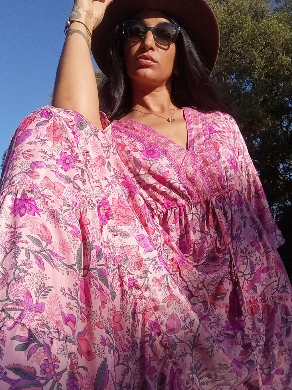 Robe bohème Iris rose - vue de dos - COACHELLI
