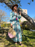 Robe bohème Maidress bleue portée - style éditorial - COACHELLI
