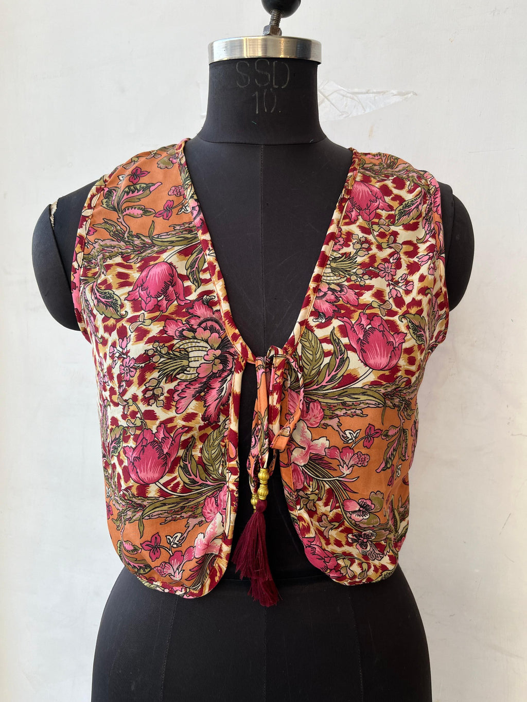 détail tissu Top Gipsy bohème Leopard Pink - détail imprimé léopard rose - soie indienne - COACHELLI