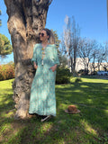 Robe bohème Tina vert portée - style éditorial fluide - COACHELLI